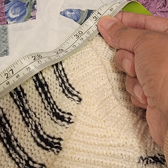 Ladies Sweater - Picture 8 of 8